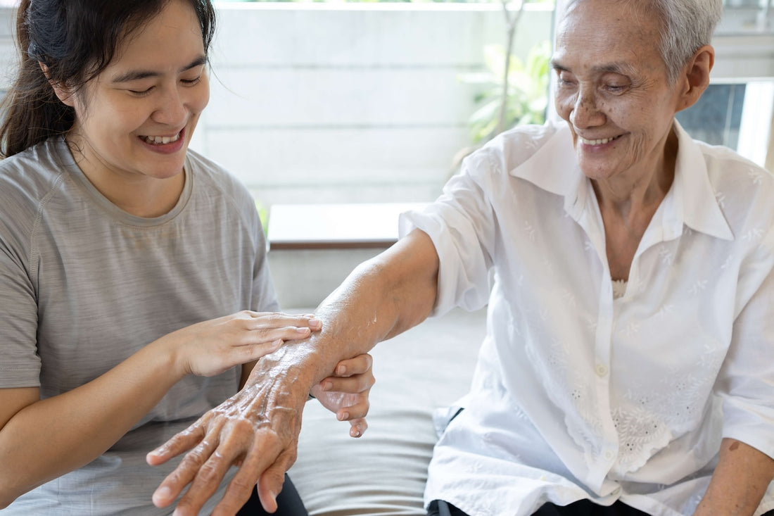 Summer Bathing Tips: Adjusting Bath Routines for Seniors